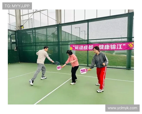 南京网球队与成都网球队赛后复盘分析双方状态及表现对比